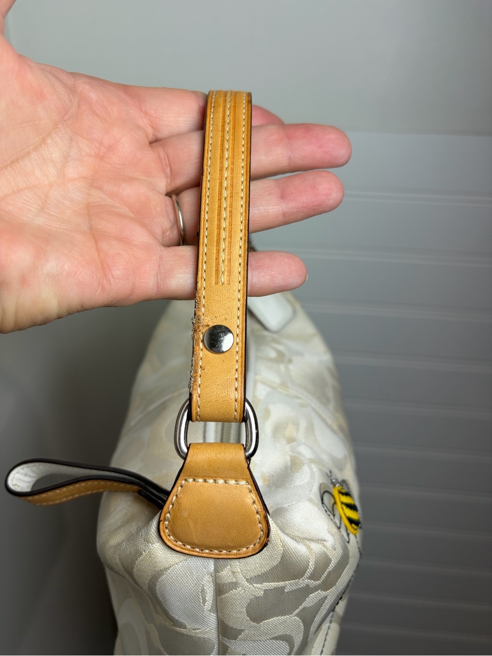 Vintage 2005 Coach Optic Signature Monogram Bumblebee Pouch Cream/ White Silver - Picture 8 of 15